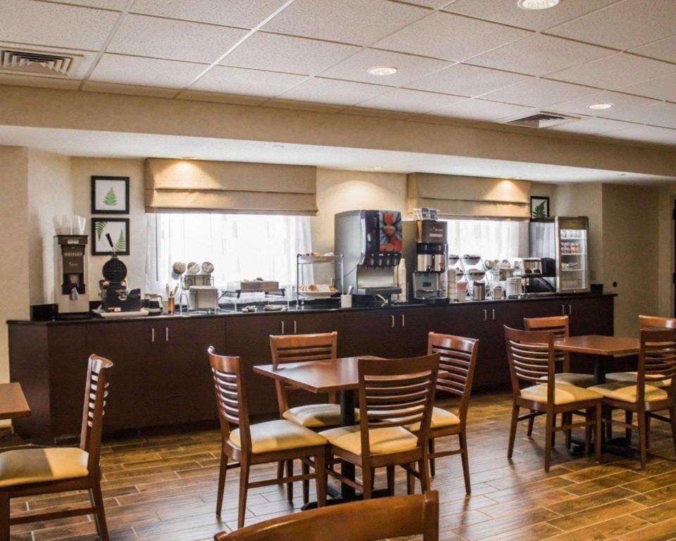 Sleep Inn Geistown Екстериор снимка