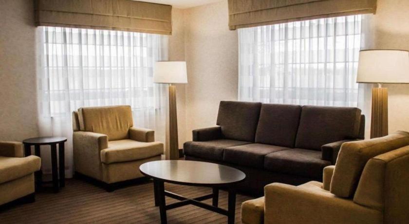 Sleep Inn Geistown Екстериор снимка