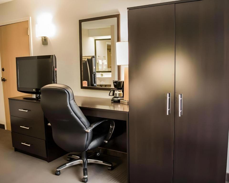 Sleep Inn Geistown Екстериор снимка