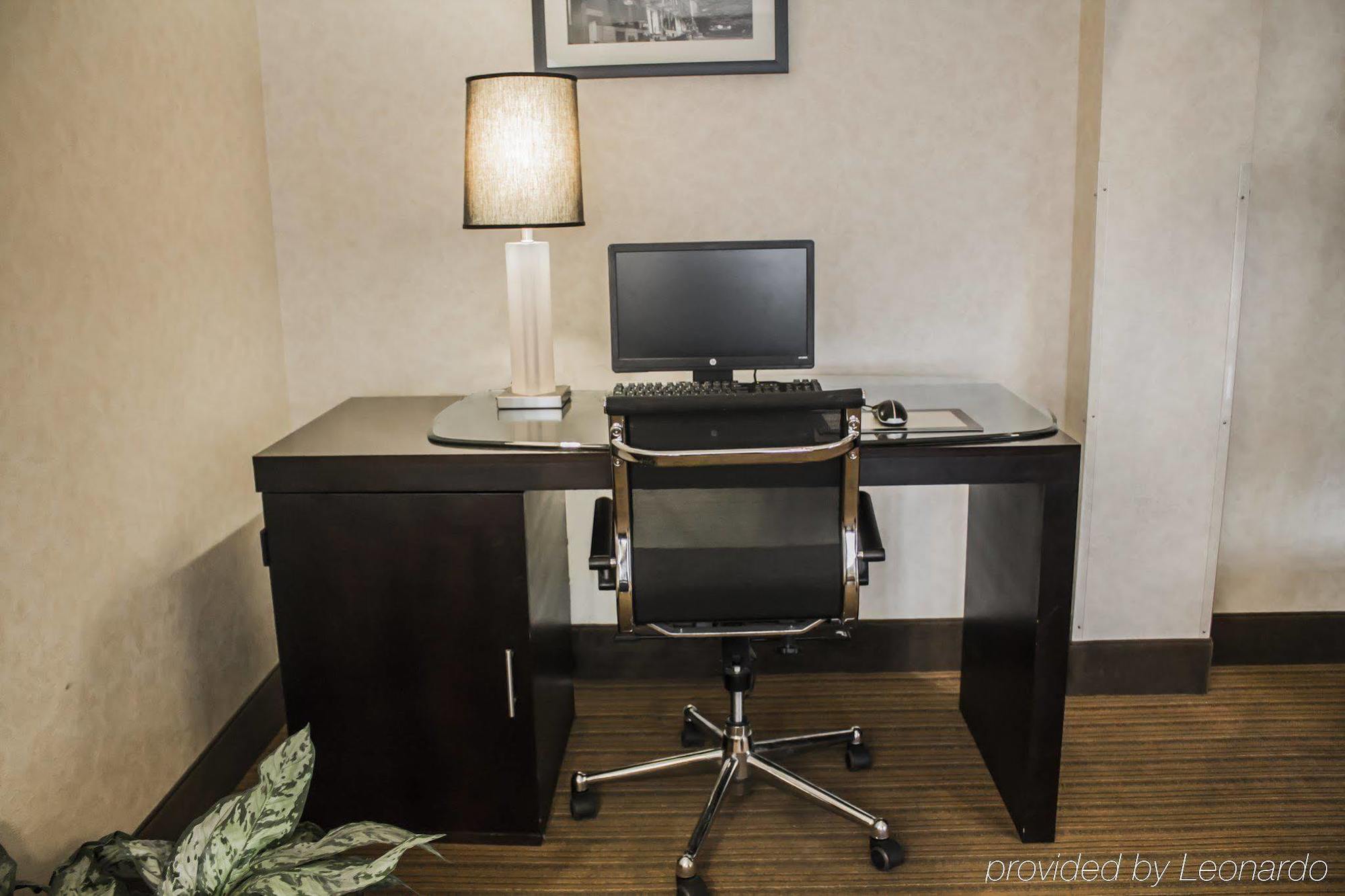 Sleep Inn Geistown Екстериор снимка